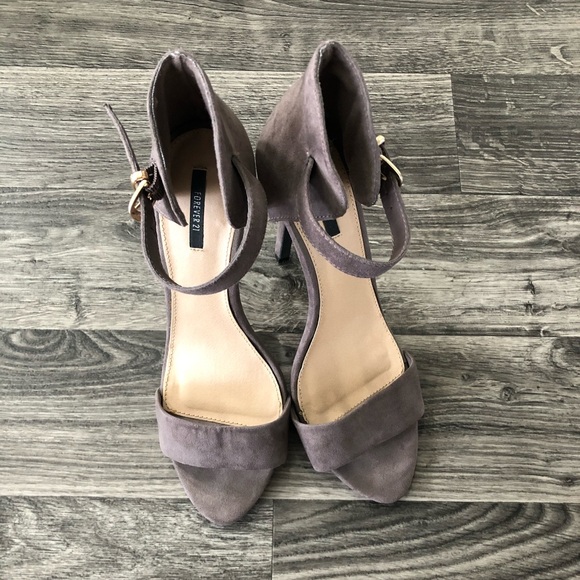 SOLD * FOREVER 21 Heels - Picture 3 of 5